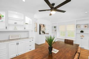 Η κουζίνα ή μικρή κουζίνα στο House Village location Beach,Food,Surf,AC,Parking