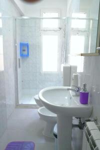 a white bathroom with a sink and a toilet at Arco Iris Locazioni turistiche in Mestre +38 photos