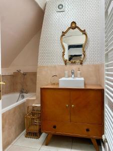 Koupelna v ubytování 29 La Parenthèse Maison Vernon, Giverny + 72 fotografií