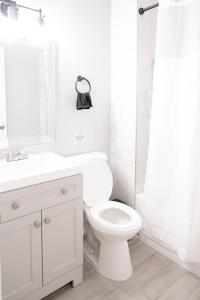 Ένα μπάνιο στο Pet-friendly Lakeland Stay King Bed Cozy Court