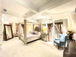 a bedroom with a bed and a blue chair at Temple View Inn with Music Studio in Independence