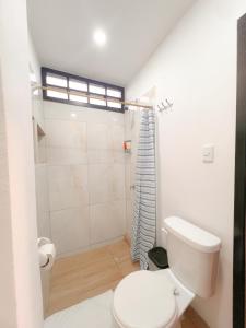 a bathroom with a toilet and a shower at Habitación con terraza in Puerto Ayora