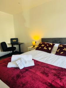 Postel nebo postele na pokoji v ubytování Brand new apartment in London WD6