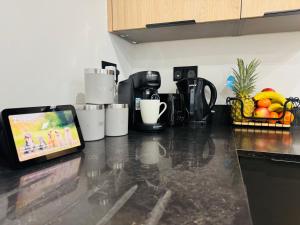 Kuchyň nebo kuchyňský kout v ubytování Brand new apartment in London WD6 + 4 fotografie