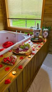 a counter with some food on top of it at Pousada dos Canyons - chalé 01 in Praia Grande