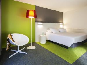 เตียงในห้องที่ Ibis Styles Arlon Porte du Luxembourg +38 ภาพ