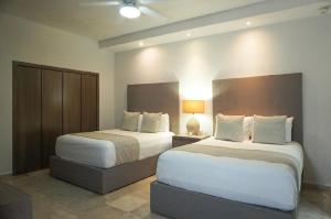 Postel nebo postele na pokoji v ubytování Playa Royale 3 Bedrooms 3 bathrooms FREE Wifi Condo 3506 + 21 fotografií