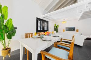 Posezení v ubytování Stylish Aruba Getaway, Close To Beach, Cozy For 2 + 20 fotografií