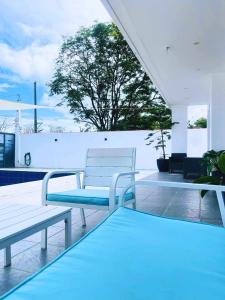 Posezení v ubytování ENZO Hotspring Resort Lakewood