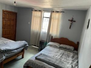 マサミトラにあるCasa Gómezのベッドルーム1室(ベッド2台付)が備わります。