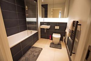 Phòng tắm tại Luxury sky suites 2 bedroom 2 bathroom city centre apartment