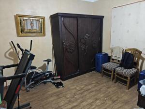 Fitness centrum a/nebo fitness zařízení v ubytování Single Room in Downtown