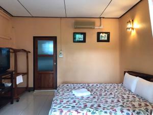 Katil atau katil-katil dalam bilik di Vasana RuanThai Homestay วาสนา เรือนไทย โฮมสเตย์