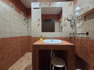 Et badeværelse på Villa Aemilius Hotel Rural a 10 min de Mérida