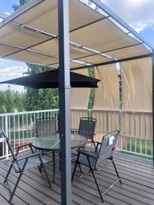 Μπαλκόνι ή βεράντα στο Beautiful Stay Air condition at Ellerslie Edmonton