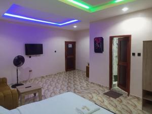 Φωτογραφία από το άλμπουμ του Woodedge Hotel and suites Ekwulobia σε Ekwulobia