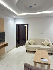 a living room with a couch and a table at راحتي بارك in Hafr Al Baten