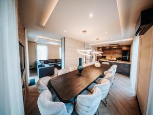 Kuchyň nebo kuchyňský kout v ubytování Beautiful holiday home in Waarland