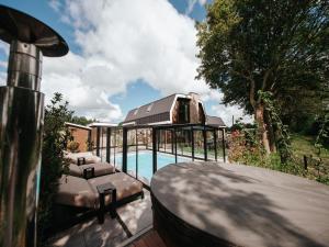 Bazén v ubytování Beautiful holiday home in Waarland nebo v jeho okolí