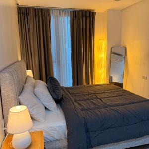 Un pat sau paturi într-o cameră la 1 Bedroom at One Pontefino Tower, Batangas City