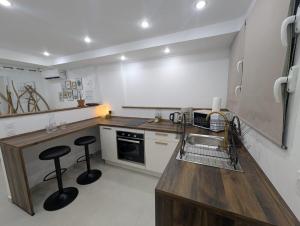 Una cocina o cocineta en Solaya, Between beach and comfort, Gosier, Studio