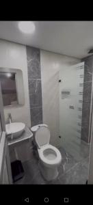Un baño de Hotel Meridian Plaza II