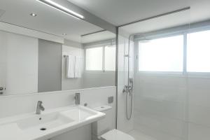 Koupelna v ubytování Apartamentos Picnic + 23 fotografií