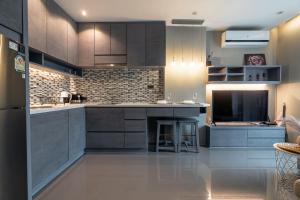 Η κουζίνα ή μικρή κουζίνα στο Luxury 1BR Condo – Pool Mountain Views D508 +33 φωτογραφίες