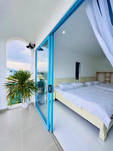 Ένα ή περισσότερα κρεβάτια σε δωμάτιο στο Ivory Blue Ninh Chử +27 φωτογραφίες