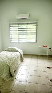 Postel nebo postele na pokoji v ubytování Seventh Lodge