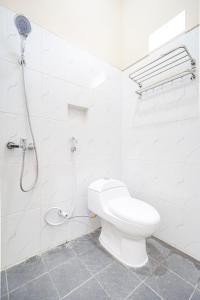 Ένα μπάνιο στο Omah Ati Guesthouse Syariah