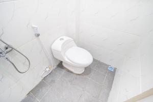 Ένα μπάνιο στο Omah Ati Guesthouse Syariah