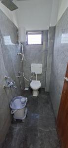 a bathroom with a toilet and a sink at Shreenath gurukupa bhaktnivas in Bandanwāda
