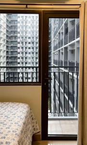 Postel nebo postele na pokoji v ubytování Shore 2 Tower 3 Modern Loft Near Mall of Asia + 40 fotografií