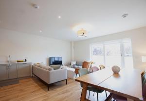 Μια τηλεόραση ή/και κέντρο ψυχαγωγίας στο Modern 3BR Split Level Home with Balcony Dublin 16