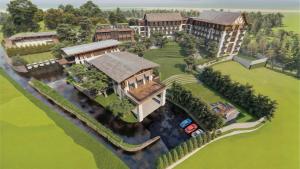 - une vue sur un bâtiment avec une rivière dans l'établissement Jambuluwuk Bromo Resort, à Pasuruan