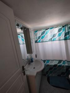 Ένα ή περισσότερα κρεβάτια σε δωμάτιο στο RHM Relaxing Home Monthly