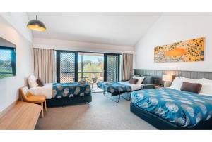 a hotel room with two beds and a living room at Discovery Resorts - Kings Canyon in Kings Canyon