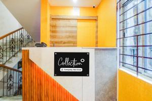 een bord op een deur in een kamer bij Super COLLECTION O SIXMILE GUWAHATI FORMERLY HOTEL GANGOTRI in Guwahati