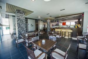 A seating area at Luani A Hotel