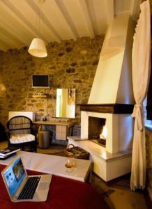 TV a/nebo společenská místnost v ubytování Guesthouse Theonimfi