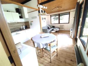 a dining room and kitchen in a tiny house at Wald Chalet Nr 2 in Kellenhusen