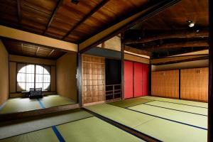 une vue intérieure d'une pièce dans l'établissement Rinn Kishoan, à Kyoto 19 autres photos