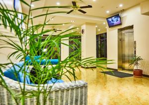 TV a/nebo společenská místnost v ubytování Serenti Hotel Saipan