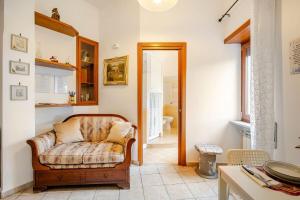 a living room with a couch and a table at La Casa di Ale 1 - Castelli Romani in Marino
