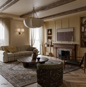 un salon avec un canapé et une table dans l'établissement The Crimson Gate Hanoi-Sunset View Loft with Rooftop Pool-Near Old Quarter, à Hanoï