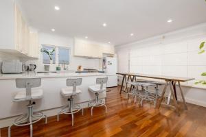 Kuchyň nebo kuchyňský kout v ubytování MON28 - Coastal Character