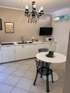 Η κουζίνα ή μικρή κουζίνα στο Saragozza 223 Deluxe Apartment