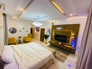 Postel nebo postele na pokoji v ubytování Freely Homes and Apartments + 21 fotografií