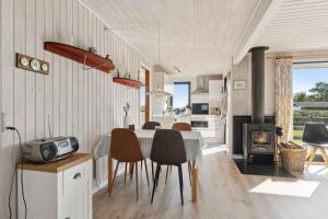 Η κουζίνα ή μικρή κουζίνα στο Lovely Cottage Close To The Water